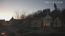 Náměstí, Hrad a Trůba