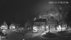 Náměstí, Hrad a Trůba