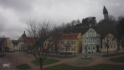 Náměstí, Hrad a Trůba