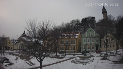 Náměstí, Hrad a Trůba