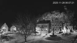 Náměstí, Hrad a Trůba