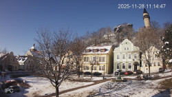 Náměstí, Hrad a Trůba