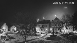 Náměstí, Hrad a Trůba