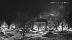 Náměstí, Hrad a Trůba