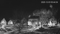 Náměstí, Hrad a Trůba