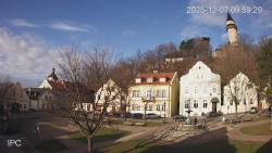 Náměstí, Hrad a Trůba