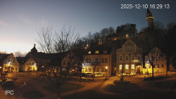 Náměstí, Hrad a Trůba