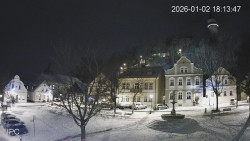 Náměstí, Hrad a Trůba