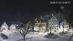 Náměstí, Hrad a Trůba