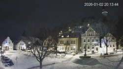 Náměstí, Hrad a Trůba