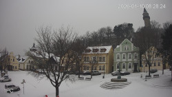 Náměstí, Hrad a Trůba