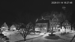 Náměstí, Hrad a Trůba