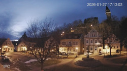 Náměstí, Hrad a Trůba