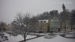 Náměstí, Hrad a Trůba