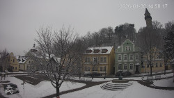 Náměstí, Hrad a Trůba