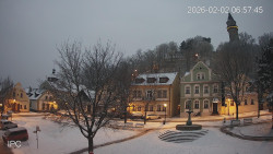 Náměstí, Hrad a Trůba