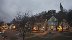 Náměstí, Hrad a Trůba