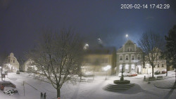 Náměstí, Hrad a Trůba