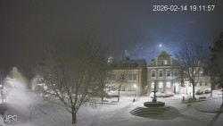 Náměstí, Hrad a Trůba