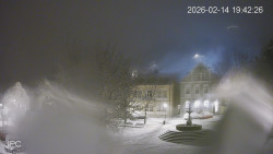 Náměstí, Hrad a Trůba