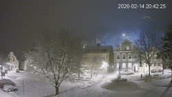 Náměstí, Hrad a Trůba