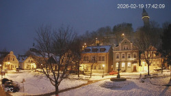 Náměstí, Hrad a Trůba