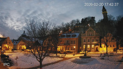 Náměstí, Hrad a Trůba