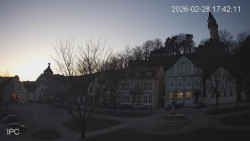 Náměstí, Hrad a Trůba