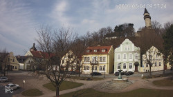 Náměstí, Hrad a Trůba