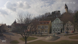 Náměstí, Hrad a Trůba