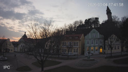 Náměstí, Hrad a Trůba