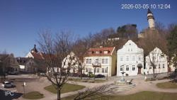 Náměstí, Hrad a Trůba