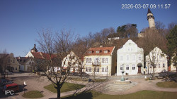 Náměstí, Hrad a Trůba