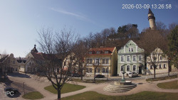 Náměstí, Hrad a Trůba