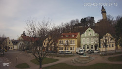 Náměstí, Hrad a Trůba