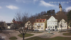 Náměstí, Hrad a Trůba