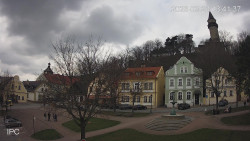 Náměstí, Hrad a Trůba