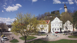 Náměstí, Hrad a Trůba