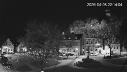 Náměstí, Hrad a Trůba