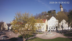 Náměstí, Hrad a Trůba