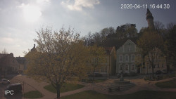 Náměstí, Hrad a Trůba