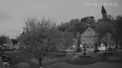 Náměstí, Hrad a Trůba