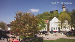 Náměstí, Hrad a Trůba