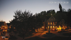 Náměstí, Hrad a Trůba