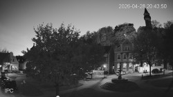 Náměstí, Hrad a Trůba