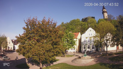 Náměstí, Hrad a Trůba