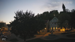 Náměstí, Hrad a Trůba