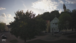 Náměstí, Hrad a Trůba