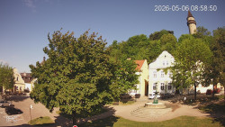 Náměstí, Hrad a Trůba
