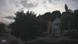 Náměstí, Hrad a Trůba